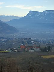 Das Johanneum Nordansicht mit Blick auf das Etschtal